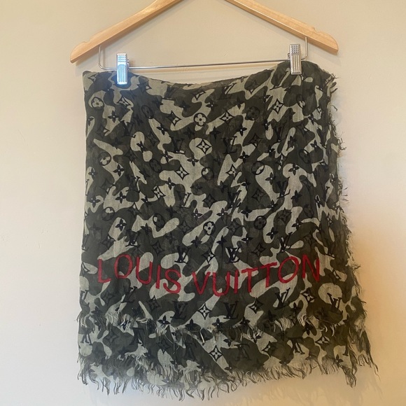 Louis Vuitton Takashi Murakami Monogramouflage Scarf/wrap - Picture 1 of 3